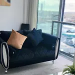 Cityscape Apartment In Birmingham With Self Checkin